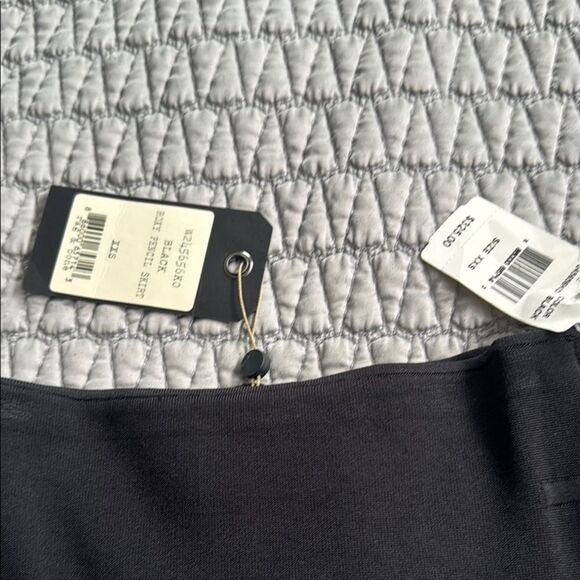 Black Midi Pencil Skirt for Cocktail Events - Picture 4 of 9